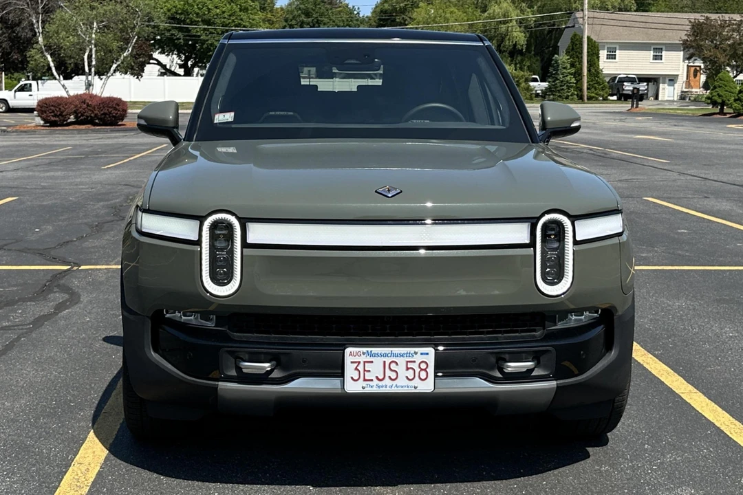 2022 Rivian R1S - Image 2 of 31
