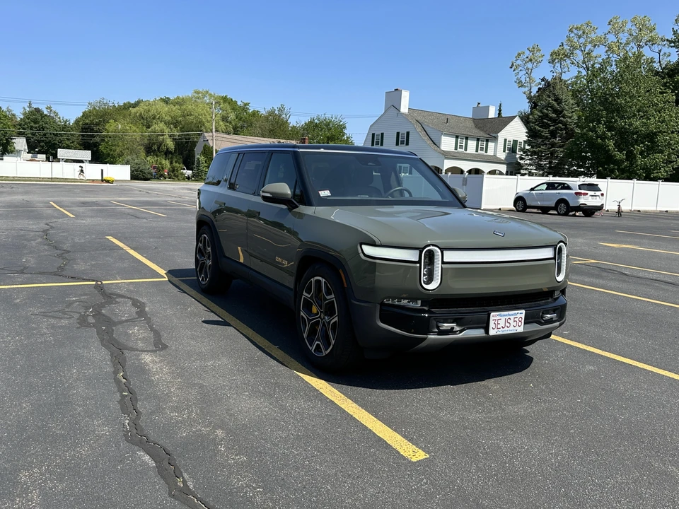 2022 Rivian R1S - Image 19 of 31
