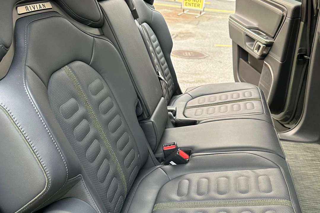 2022 Rivian R1S - Image 29 of 31