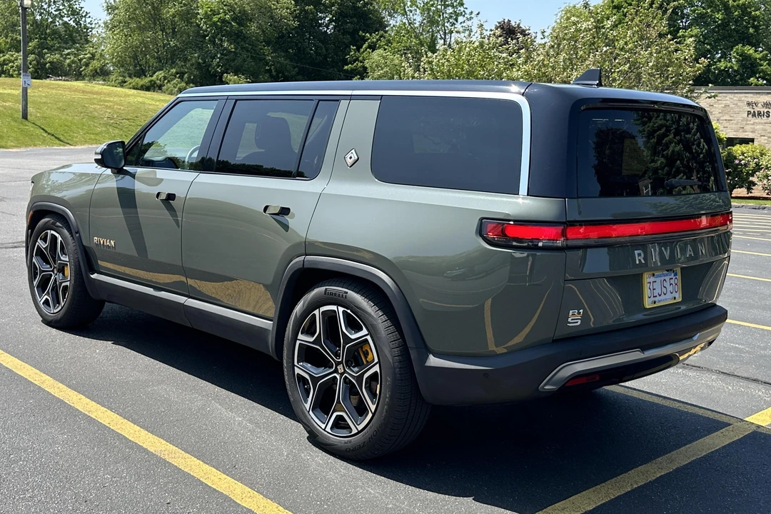 2022 Rivian R1S - Image 4 of 31