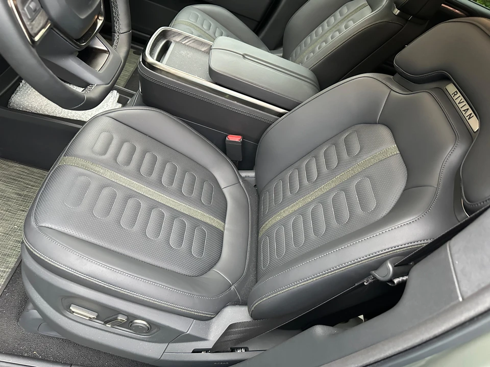 2022 Rivian R1S - Image 31 of 31