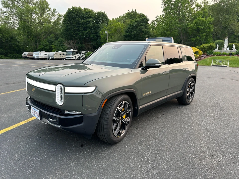 2022 Rivian R1S - Image 8 of 31