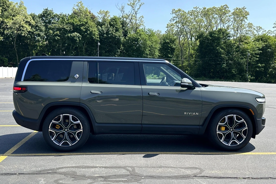 2022 Rivian R1S - Image 3 of 31