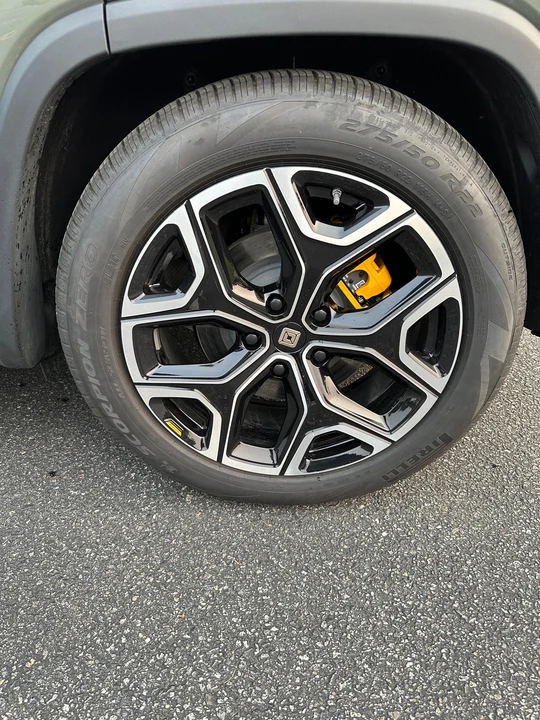 2022 Rivian R1S - Image 24 of 31