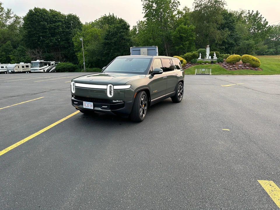 2022 Rivian R1S - Image 6 of 31