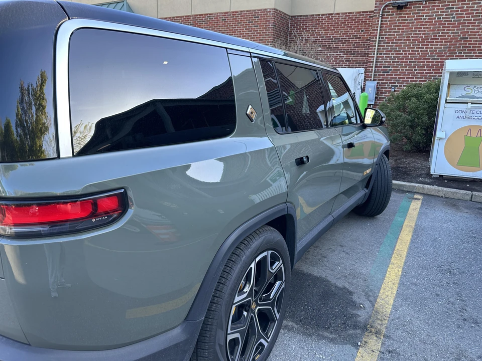 2022 Rivian R1S - Image 21 of 31