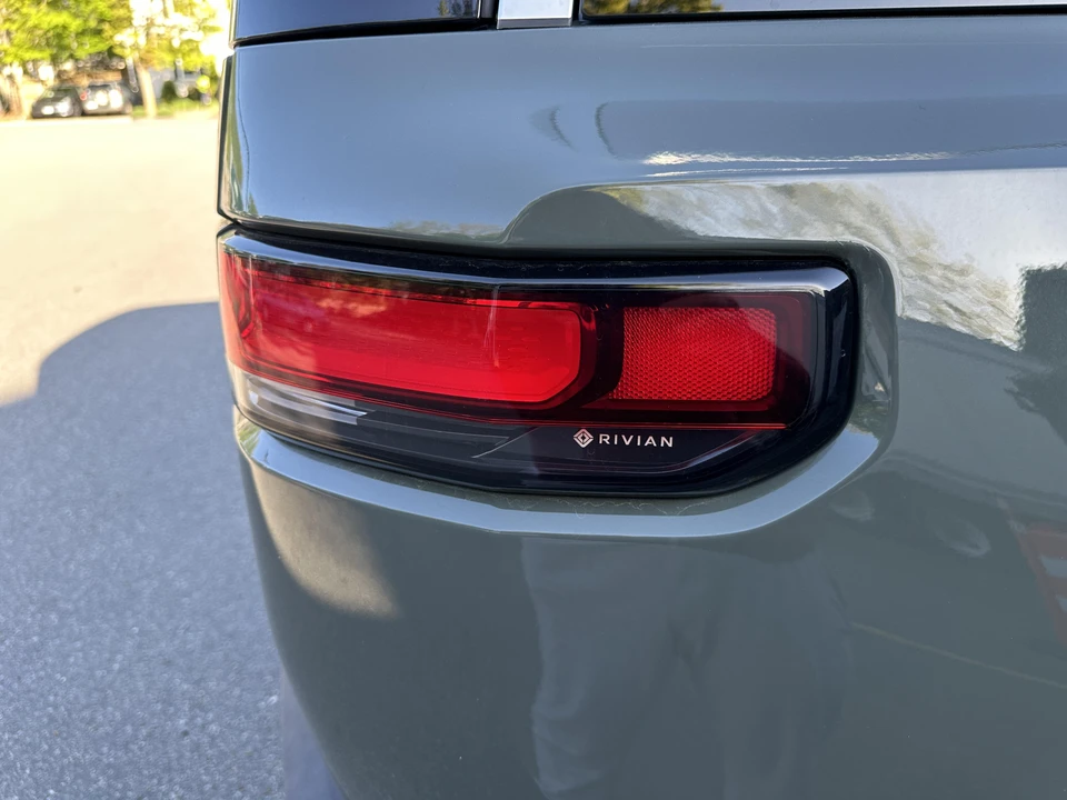 2022 Rivian R1S - Image 20 of 31