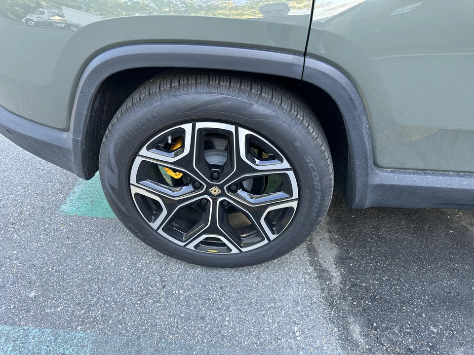 2022 Rivian R1S - Image 22 of 31