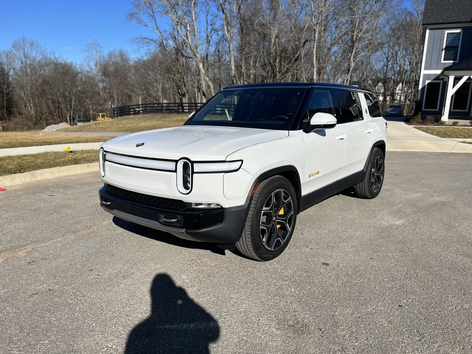 2022 Rivian R1S - Image 8 of 31