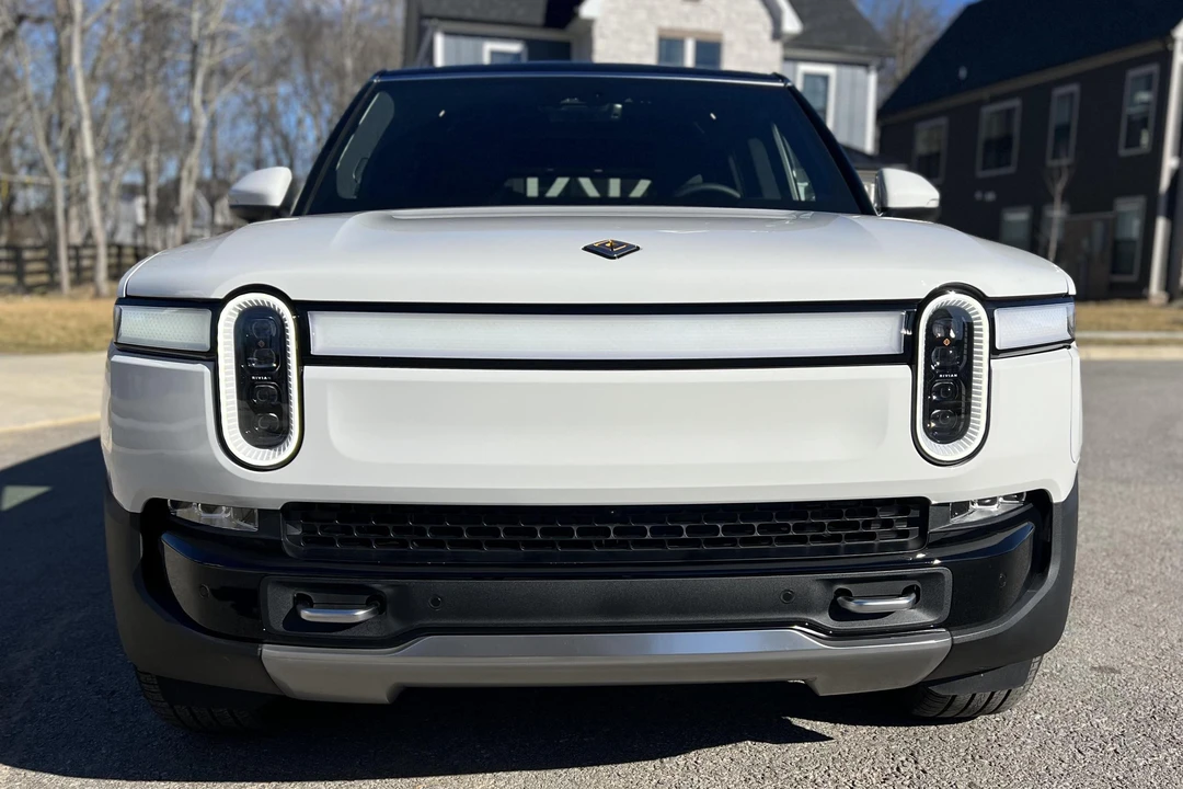 2022 Rivian R1S - Image 2 of 31