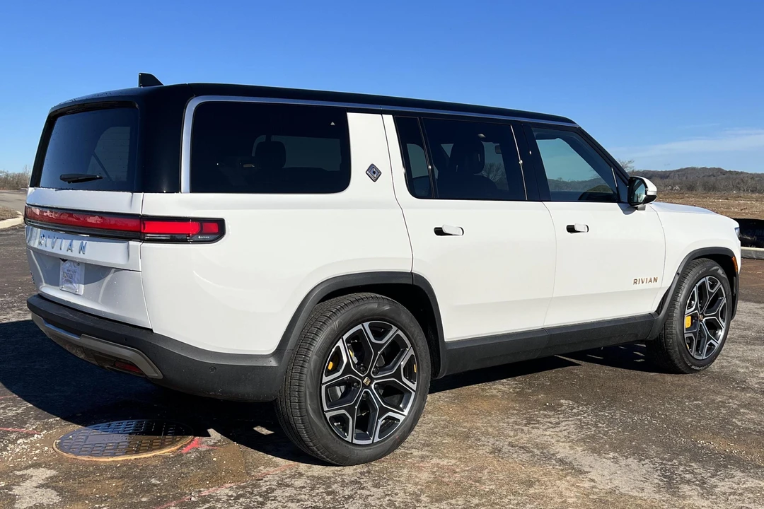 2022 Rivian R1S - Image 4 of 31