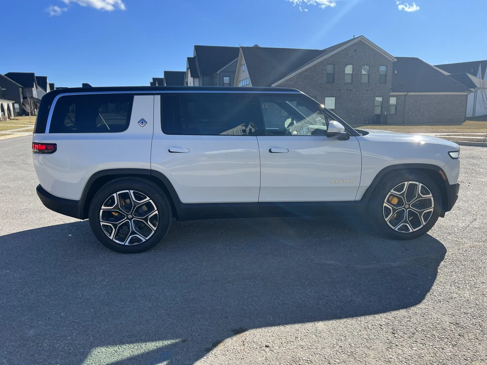 2022 Rivian R1S - Image 14 of 31