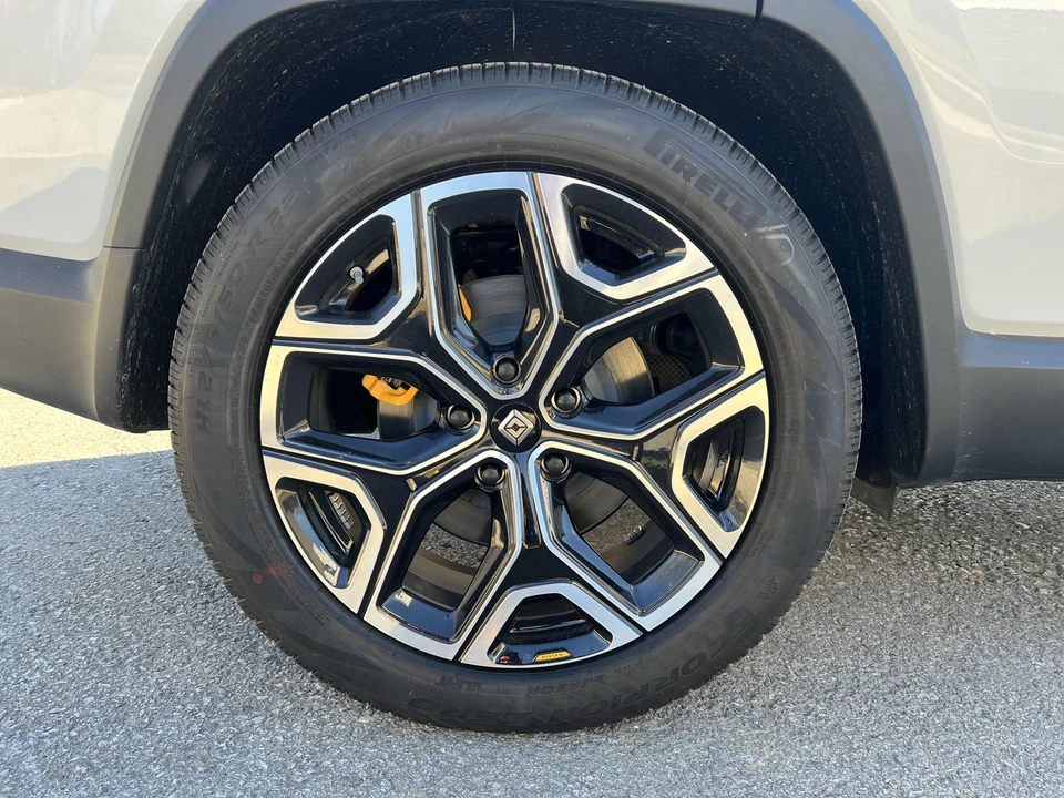 2022 Rivian R1S - Image 30 of 31