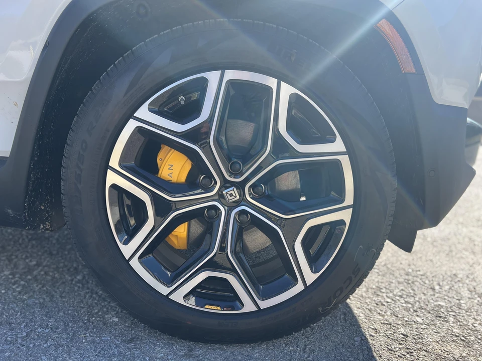 2022 Rivian R1S - Image 31 of 31