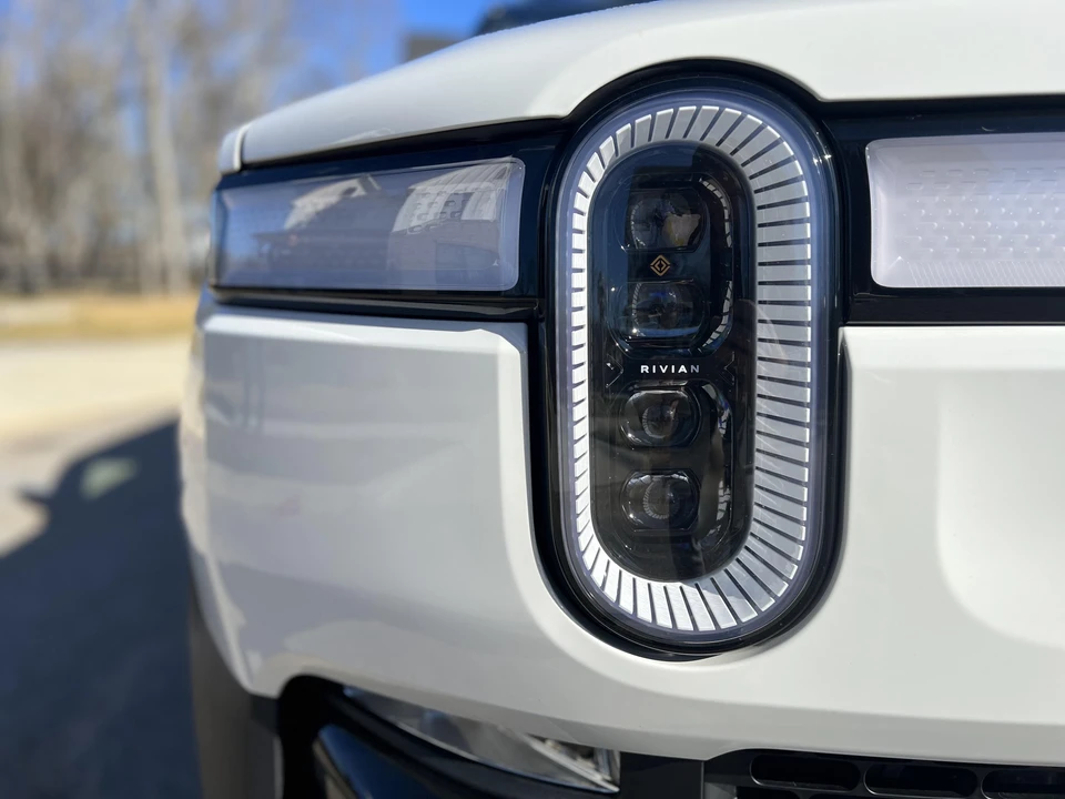 2022 Rivian R1S - Image 18 of 31