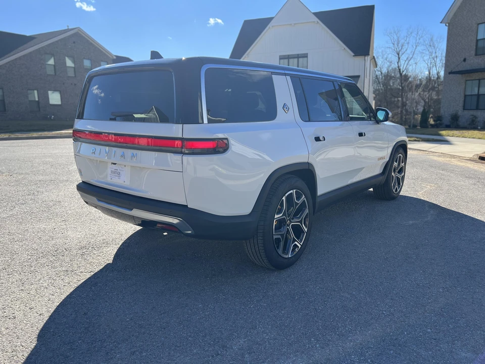 2022 Rivian R1S - Image 12 of 31