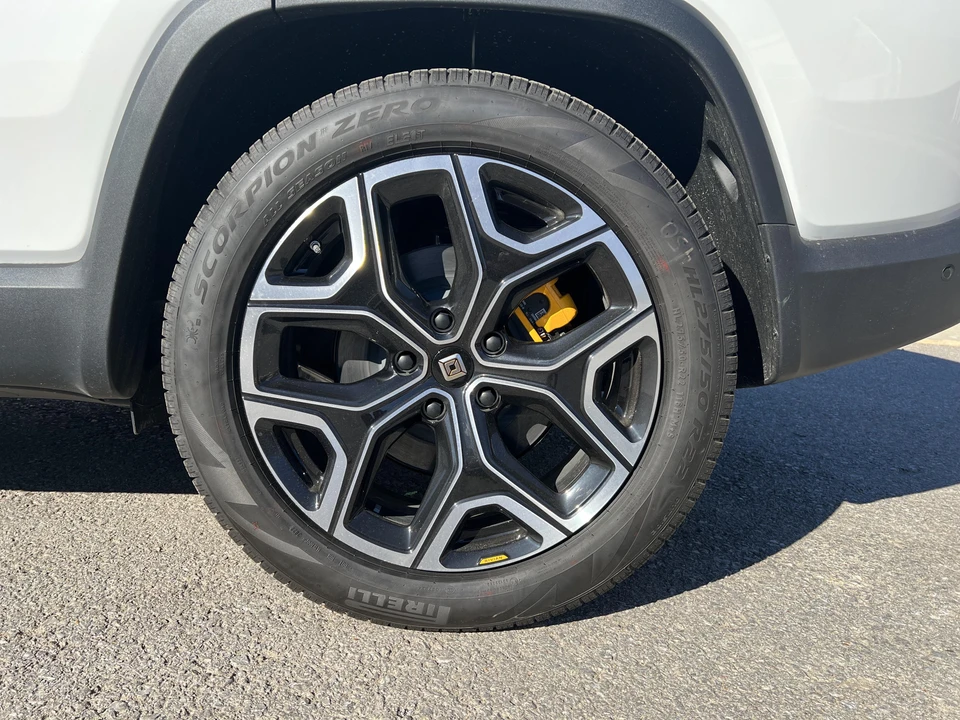 2022 Rivian R1S - Image 29 of 31