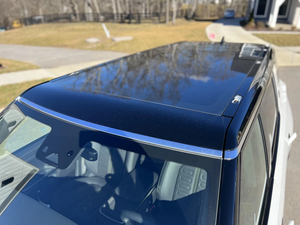 2022 Rivian R1S - Image 26 of 31