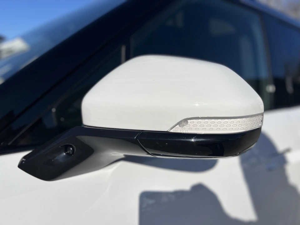 2022 Rivian R1S - Image 21 of 31