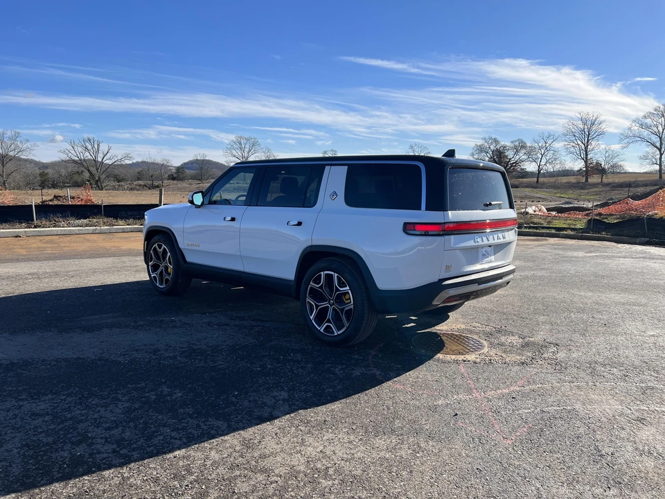 2022 Rivian R1S - Image 9 of 31