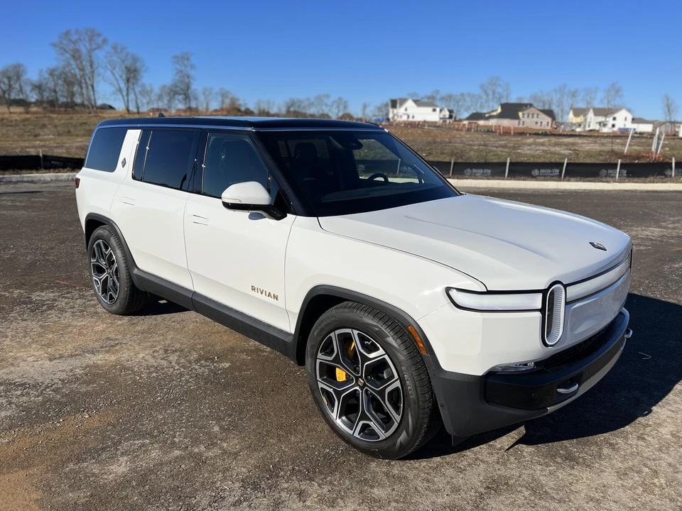 2022 Rivian R1S - Image 16 of 31