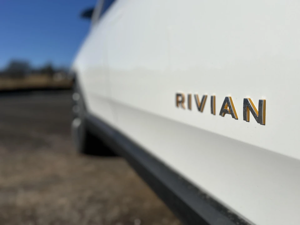 2022 Rivian R1S - Image 23 of 31