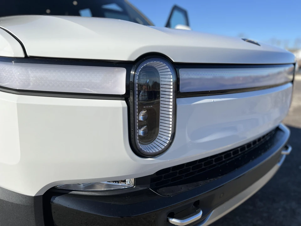2022 Rivian R1S - Image 17 of 31