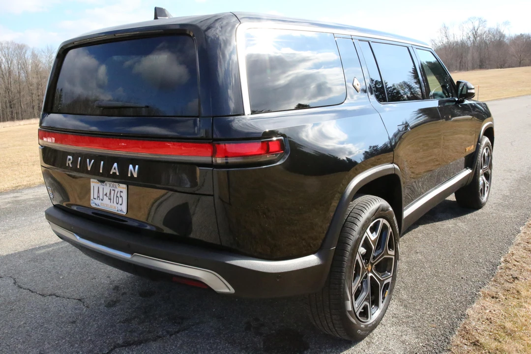2022 Rivian R1S - Image 4 of 31