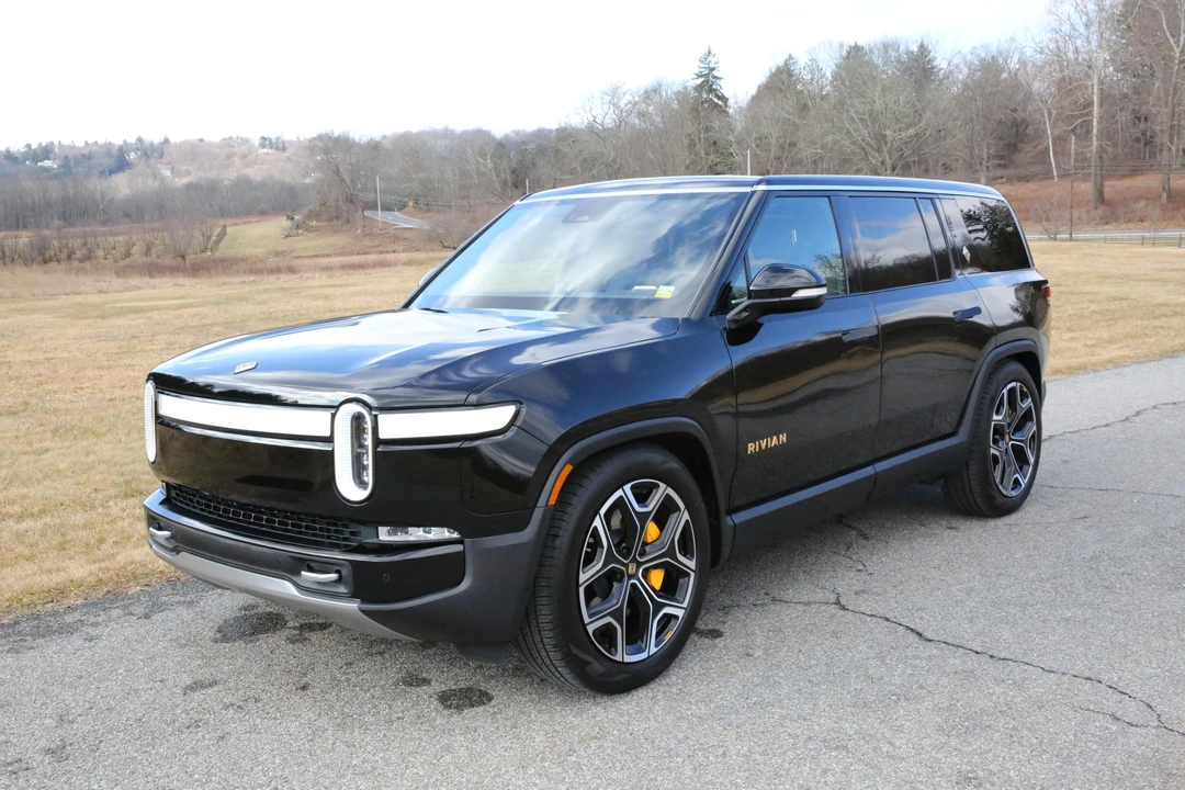 2022 Rivian R1S - Image 9 of 31