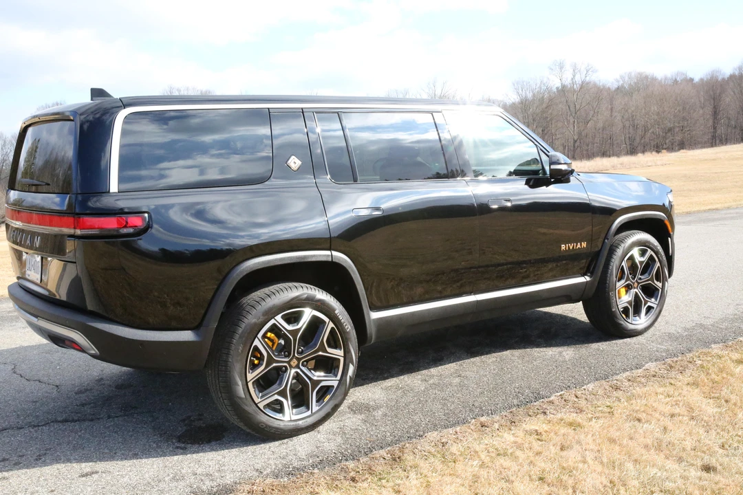 2022 Rivian R1S - Image 13 of 31