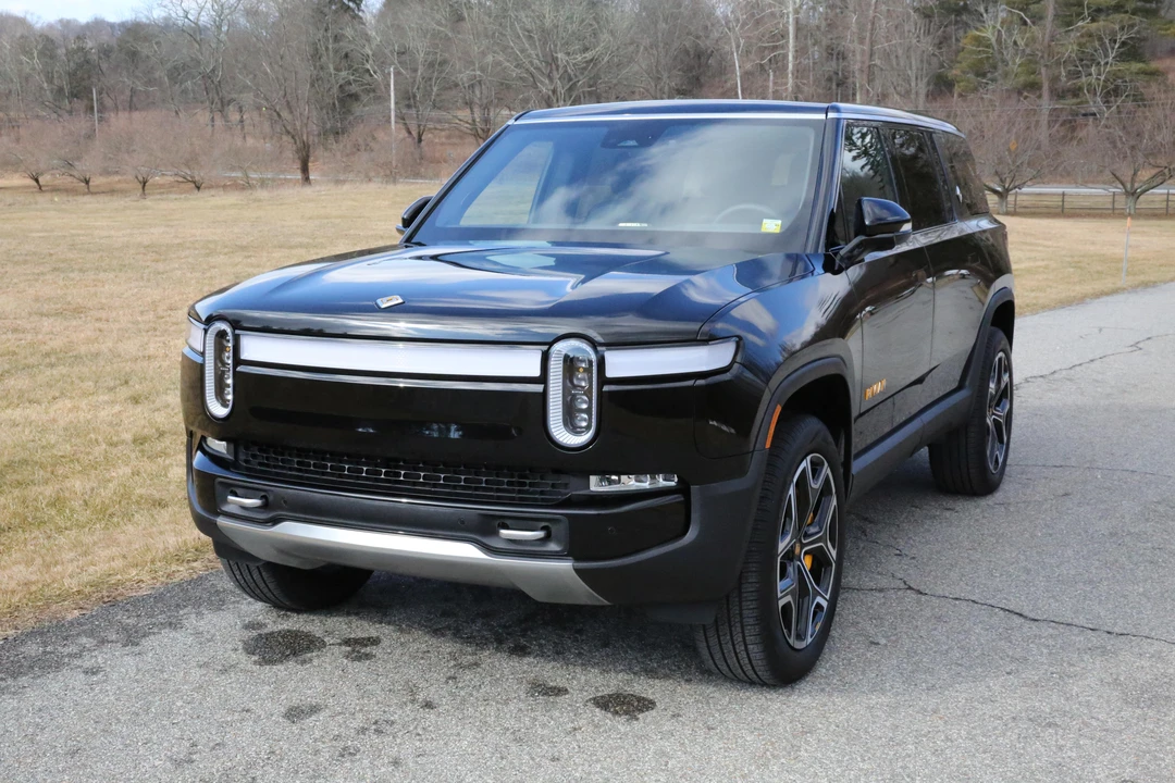 2022 Rivian R1S - Image 8 of 31