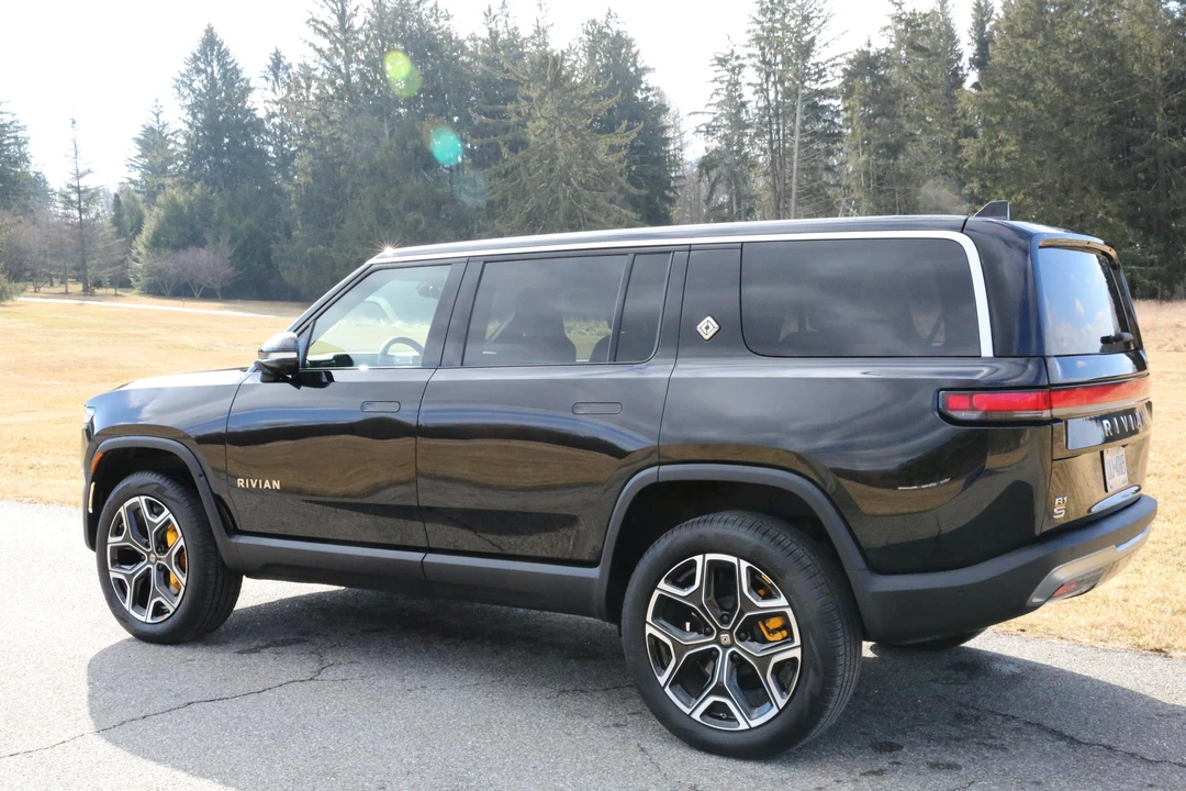 2022 Rivian R1S - Image 11 of 31