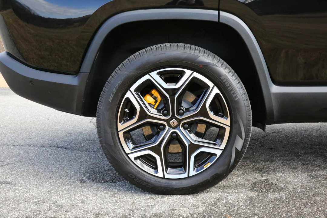 2022 Rivian R1S - Image 26 of 31