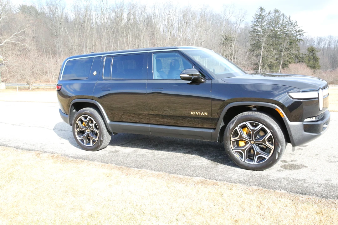 2022 Rivian R1S - Image 16 of 31