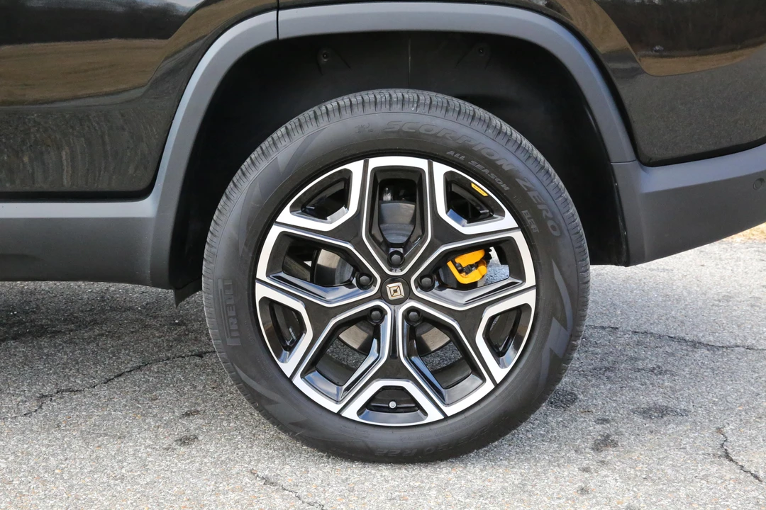 2022 Rivian R1S - Image 25 of 31