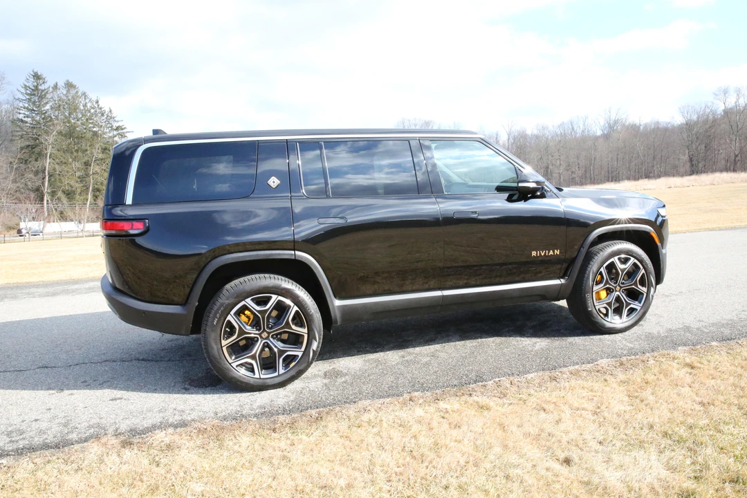 2022 Rivian R1S - Image 14 of 31