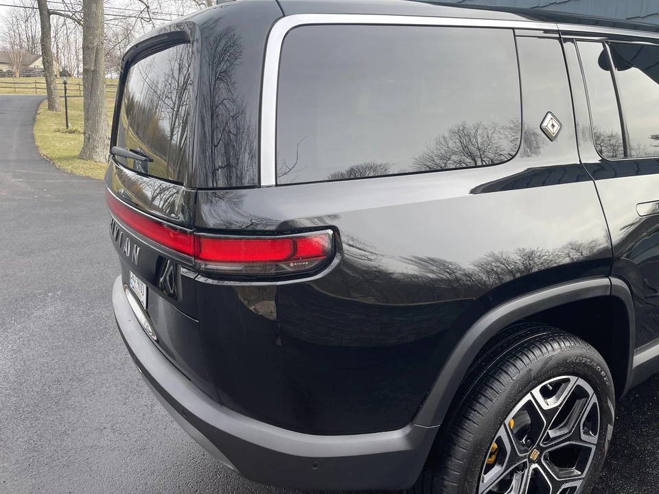 2022 Rivian R1S - Image 23 of 31