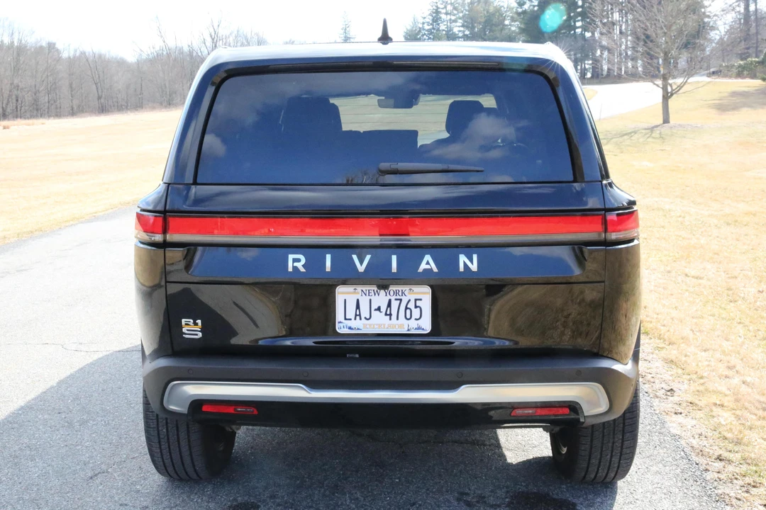 2022 Rivian R1S - Image 5 of 31