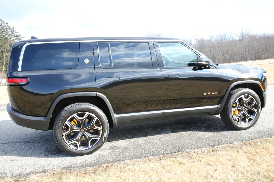 2022 Rivian R1S - Image 15 of 31