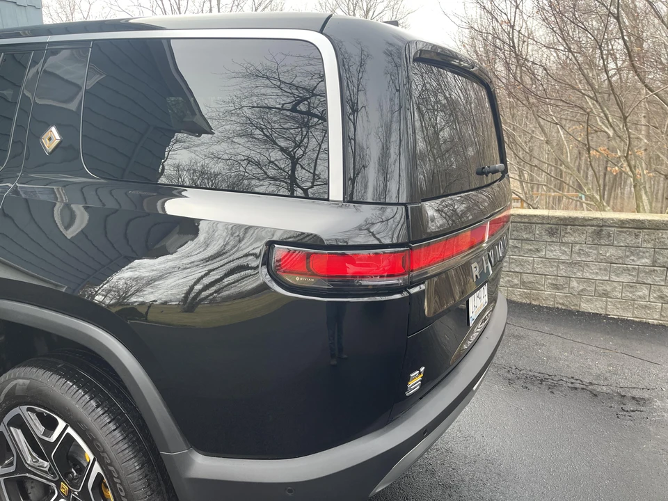 2022 Rivian R1S - Image 22 of 31