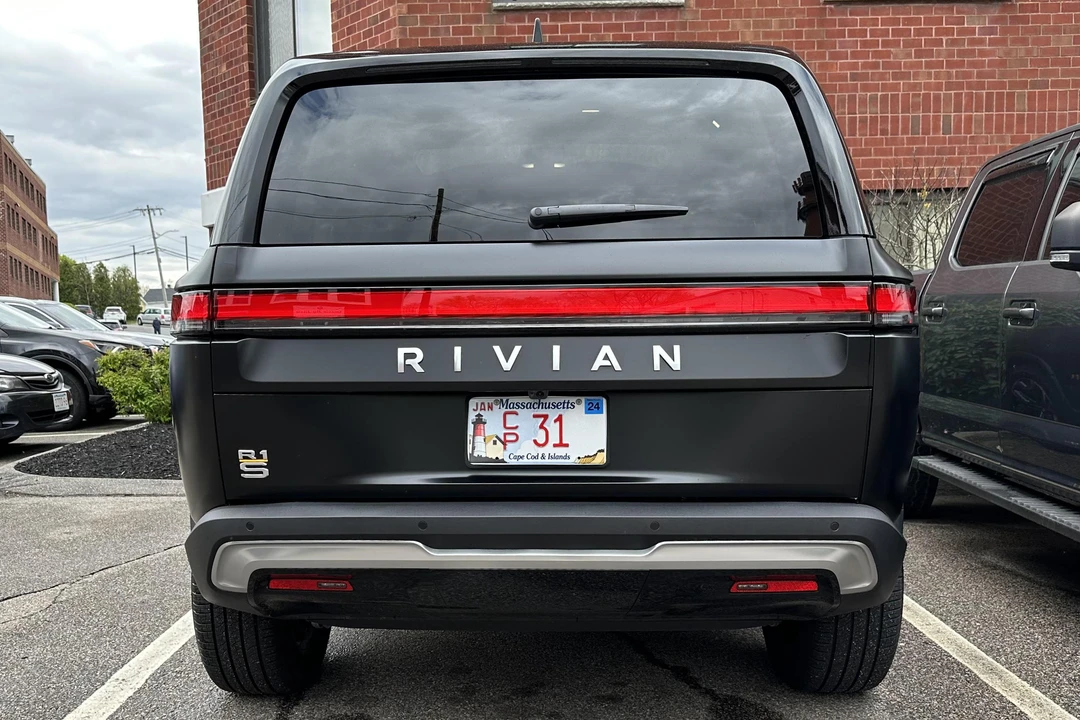 2022 Rivian R1S - Image 5 of 31