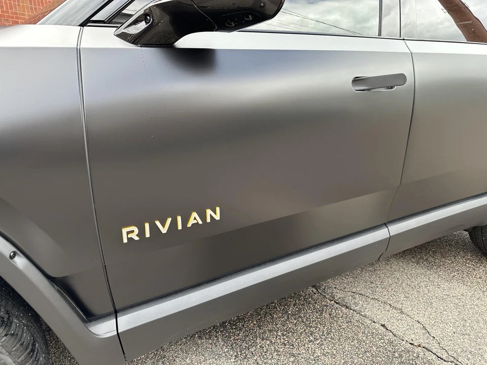 2022 Rivian R1S - Image 28 of 31