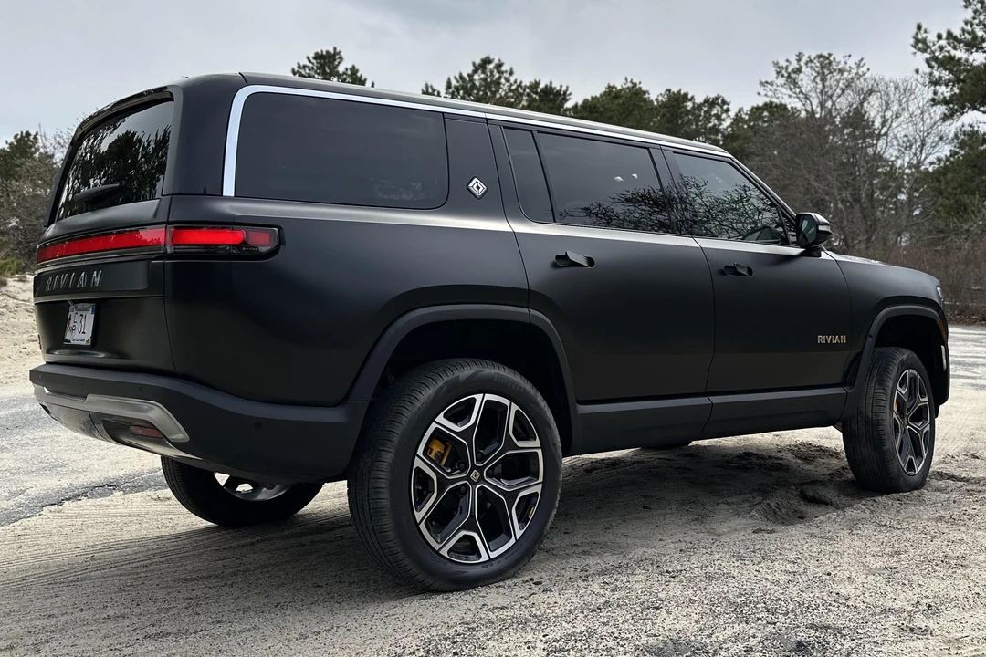 2022 Rivian R1S - Image 4 of 31