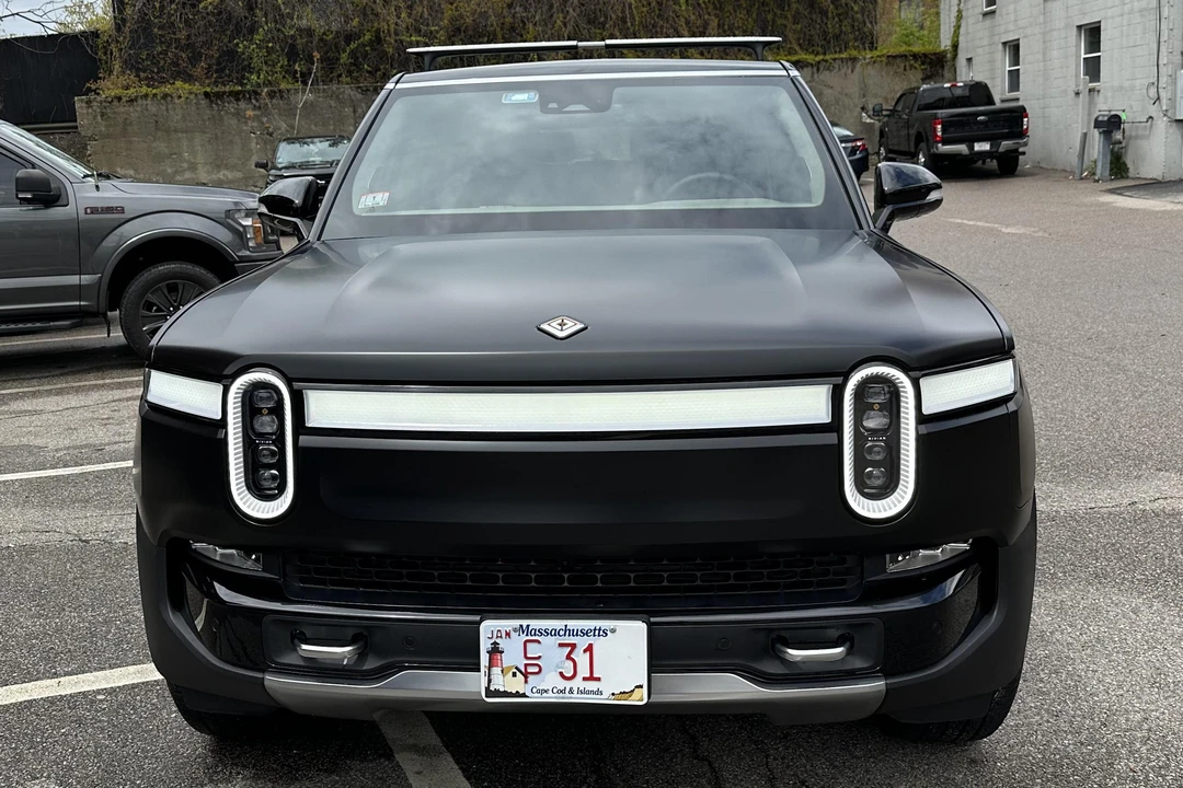2022 Rivian R1S - Image 2 of 31