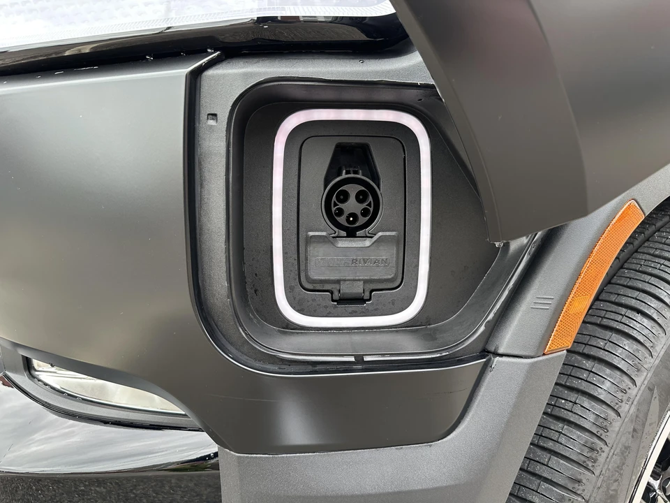 2022 Rivian R1S - Image 23 of 31