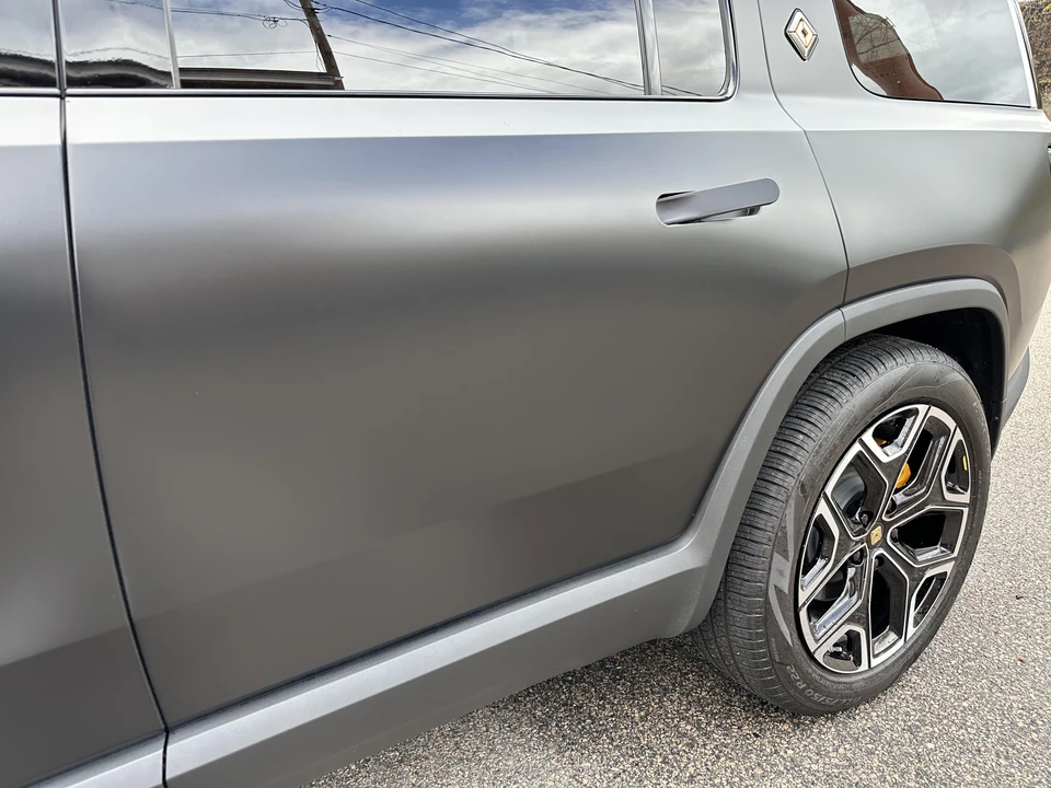 2022 Rivian R1S - Image 29 of 31