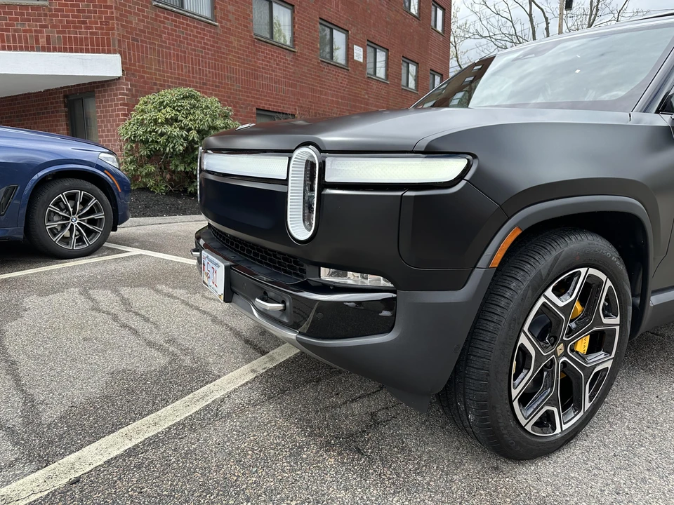 2022 Rivian R1S - Image 18 of 31