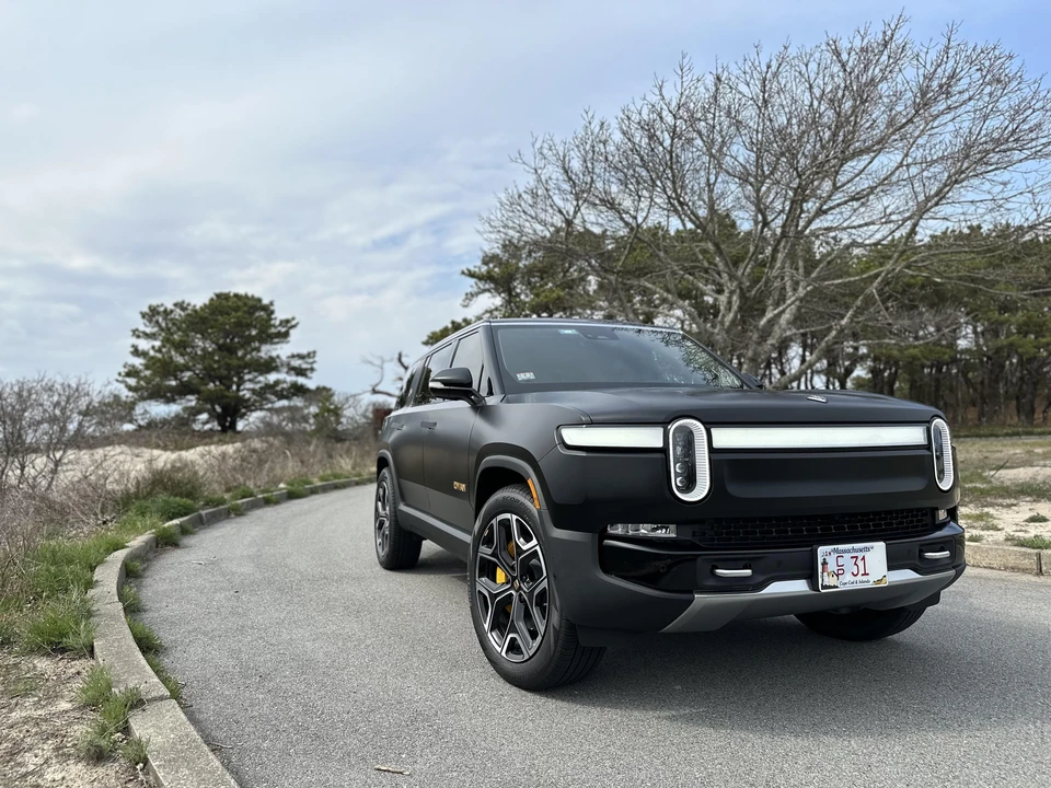 2022 Rivian R1S - Image 14 of 31