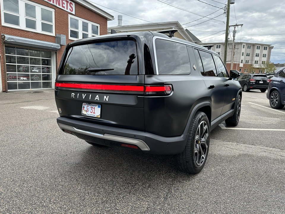 2022 Rivian R1S - Image 12 of 31
