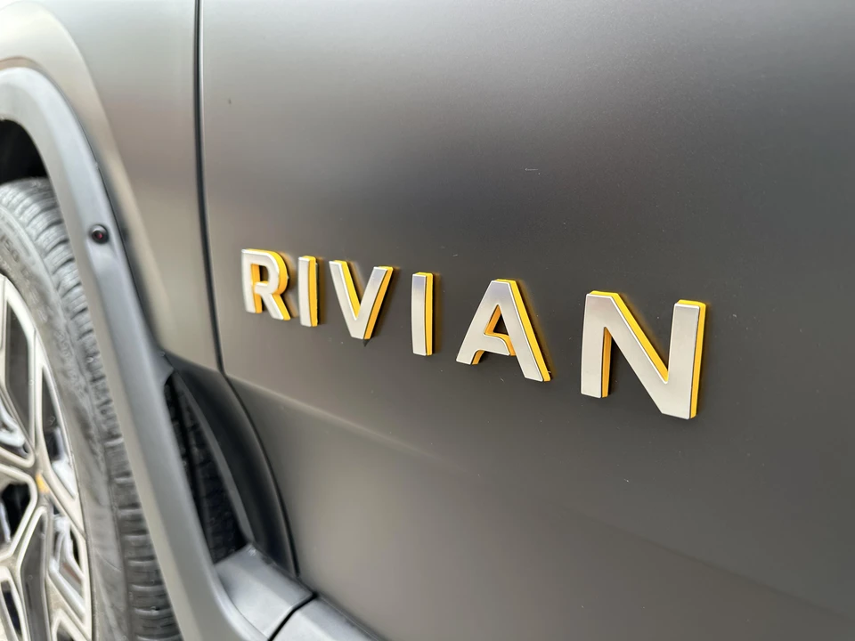 2022 Rivian R1S - Image 27 of 31